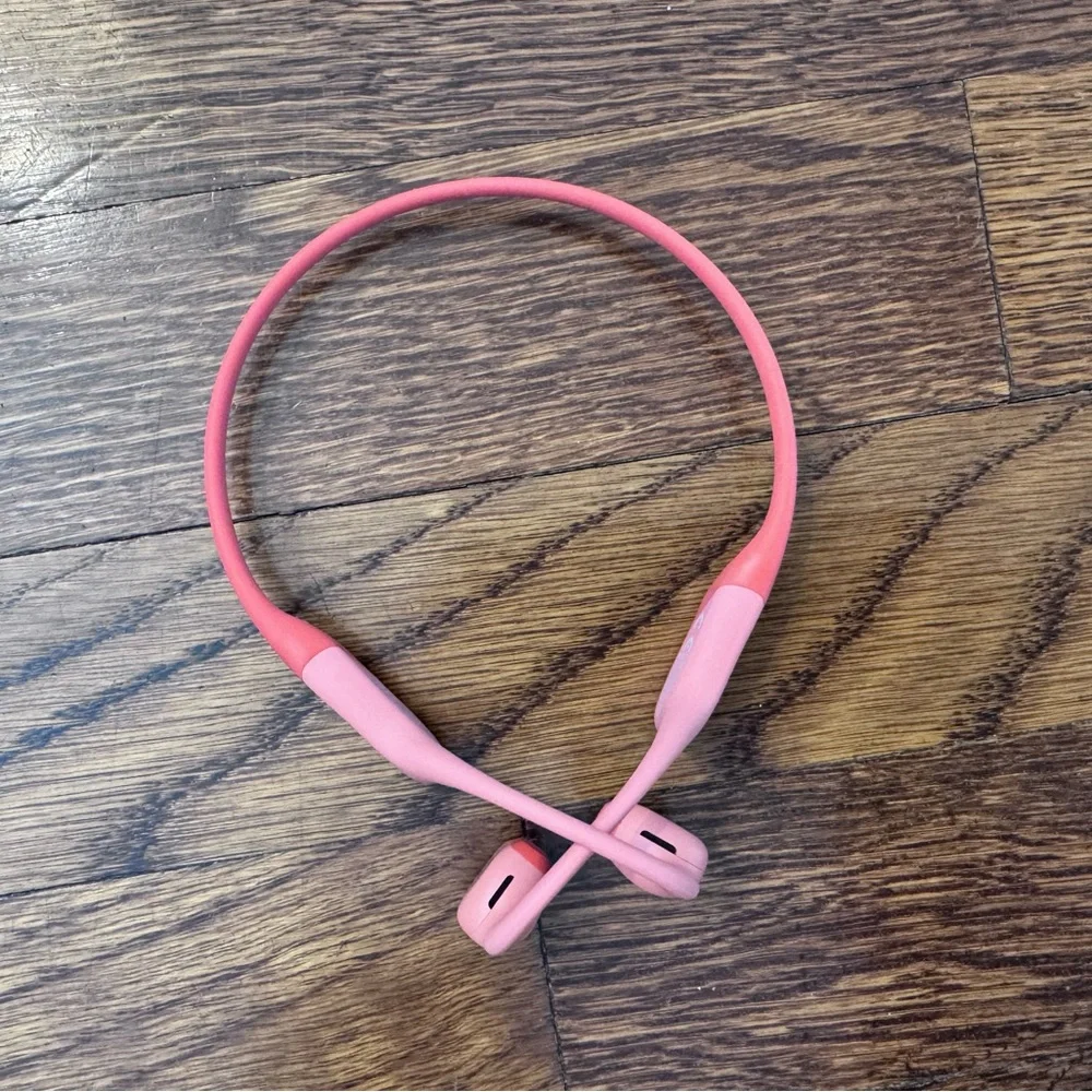 Shokz OpenRun Pro Bone Conduction Headphones with Case, Standard Size, Like New - Picture 4 of 7